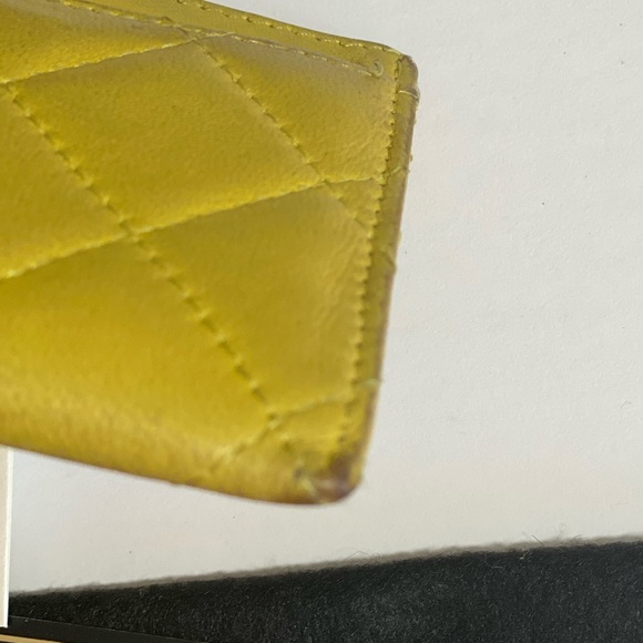 AUTHENTIC CHANEL CARD HOLDER LAMBSKIN YELLOW - Picture 5 of 9